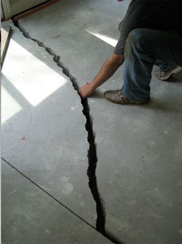How can we repair over the cracks and get the floor level? : r/DIYUK